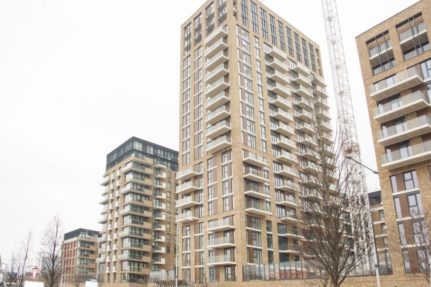 90 Compton House, London, SE18 6FT