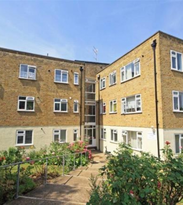 5 willowmead close